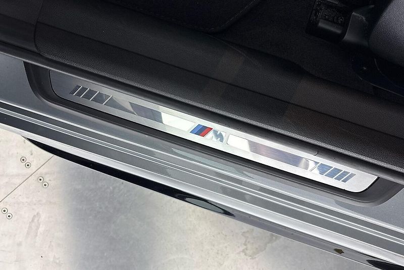 BMW Řada 3 řady 3 | 330d xDrive - fotka 17 z 27