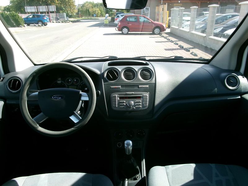 Ford Tourneo Connect 1,8 TDCi KLIMA TAŽNÉ - fotka 17 z 26