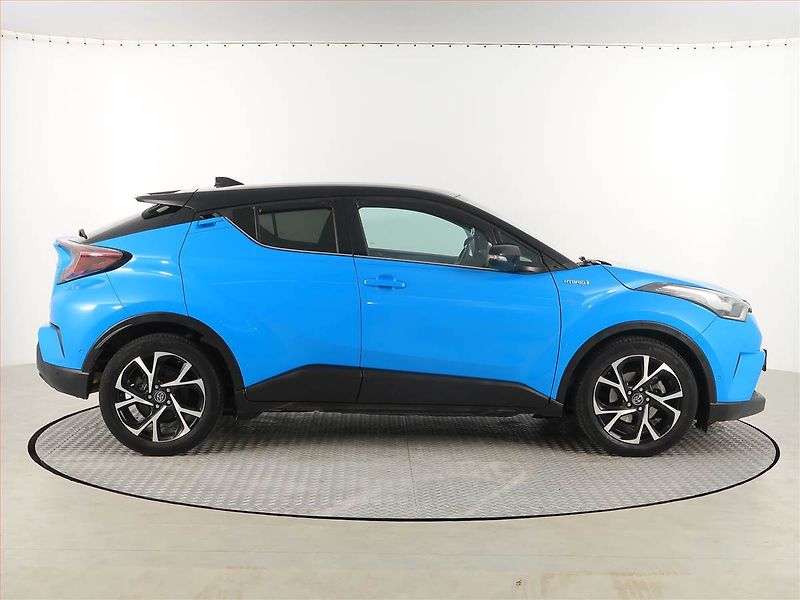 Toyota C-HR (2019) 1.8 Hybrid - fotka 6 z 18