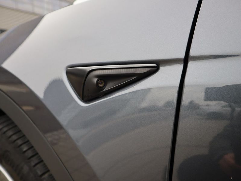 Tesla Model Y (2022) - fotka 24 z 45