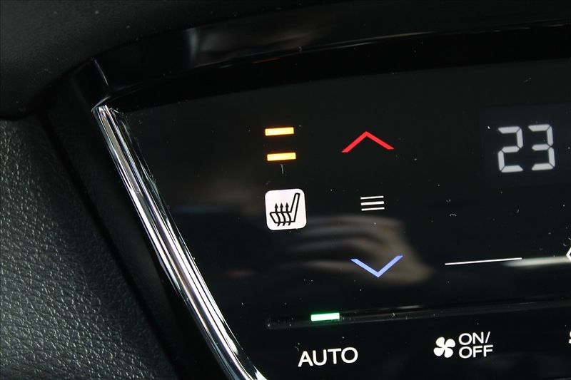 Honda HR-V 1,5 V-TEC  ČR,1.MAJ,ELEGANCE - fotka 15 z 28