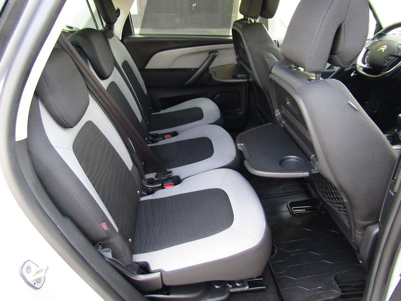 Citroën C4 Picasso (2015) 1.6 HDI 88kW PLNÁ VÝBAVA - fotka 27 z 40