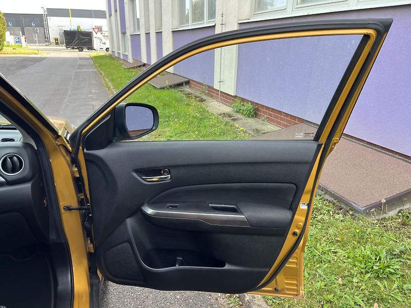 Suzuki Vitara 1,4 BoosterJet Elegance/servis - fotka 22 z 34