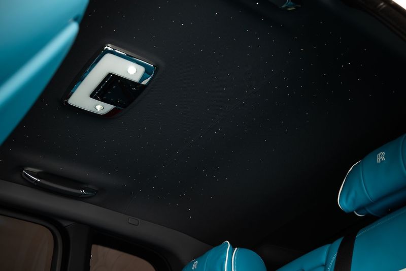 Rolls-Royce Cullinan Black Badge/Bespoke/Starling r - fotka 15 z 38