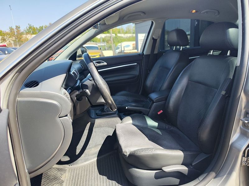 Škoda Superb 2.0 TDI/103kW Comfort - fotka 13 z 24