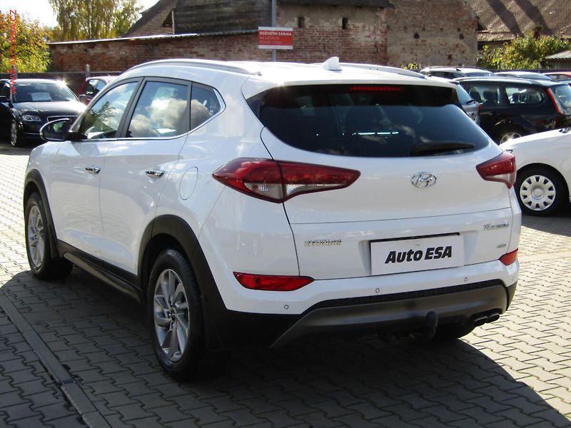 Hyundai Tucson (2015) 2.0 CRDi 4x4, ČR, AT, navi - fotka 6 z 23