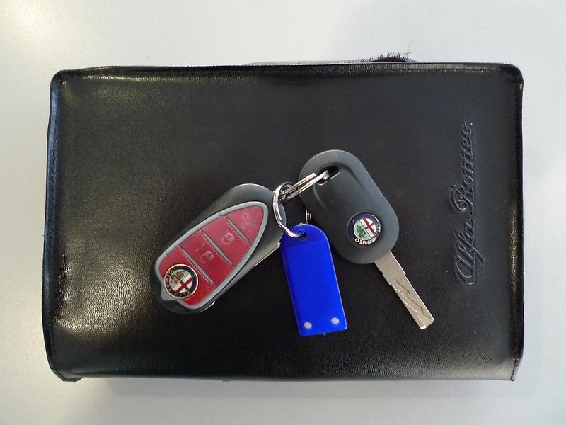 Alfa Romeo Giulietta 1,4 TB 125kW Navi Panorama - fotka 34 z 39