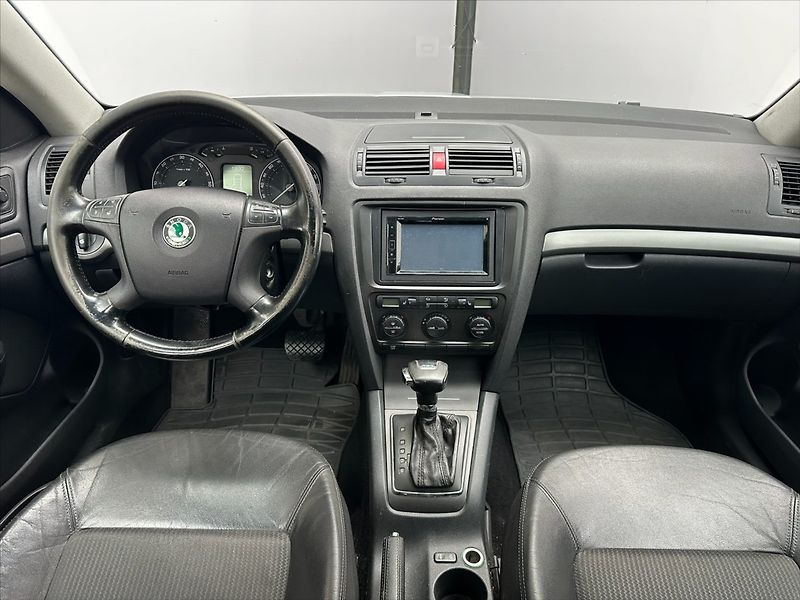 Škoda Octavia 2,0 TDI 103kW DSG - fotka 16 z 29