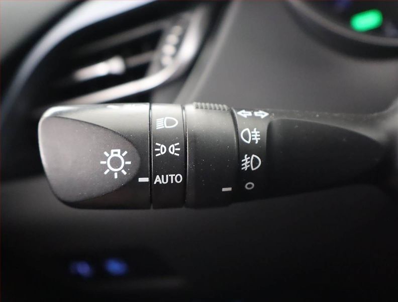 Toyota C-HR (2021) Style 1.8 Hybrid - fotka 18 z 22
