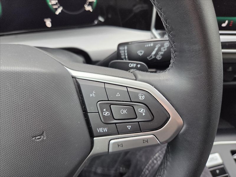 Volkswagen Golf 1,5 eTSi 110kW DSG Tov.záruka - fotka 16 z 23
