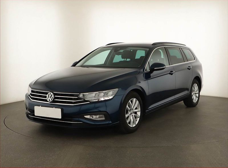 Volkswagen Passat (2019) 2.0 TDI, Automat, Navi - fotka 2 z 17