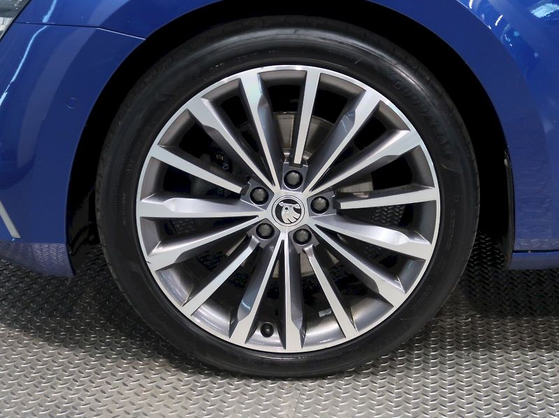 Škoda Superb (2022) iV LAURIN&KLEMENT 1.4TSI 115KW - fotka 12 z 45