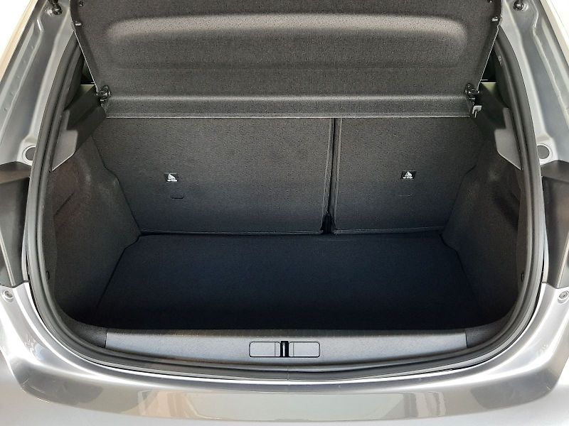 Peugeot 208 (2026) STYLE 1.2 TURBO 100k MAN6 - fotka 9 z 15
