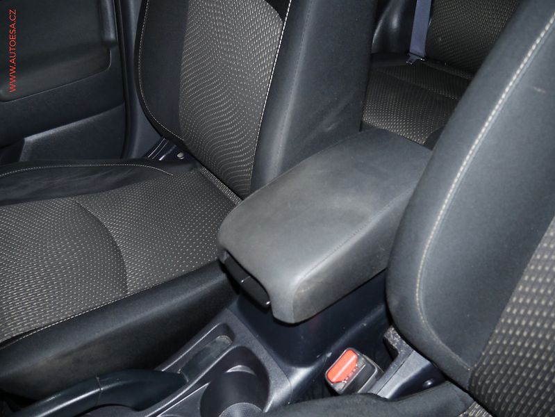Mitsubishi ASX (2014) 1.8 Di-D 4x4, ČR, AC, tempo - fotka 19 z 20