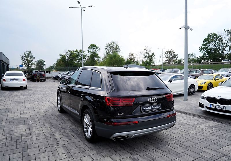 Audi Q7 3.0 TDI 200 kW/Q/7míst - fotka 4 z 49