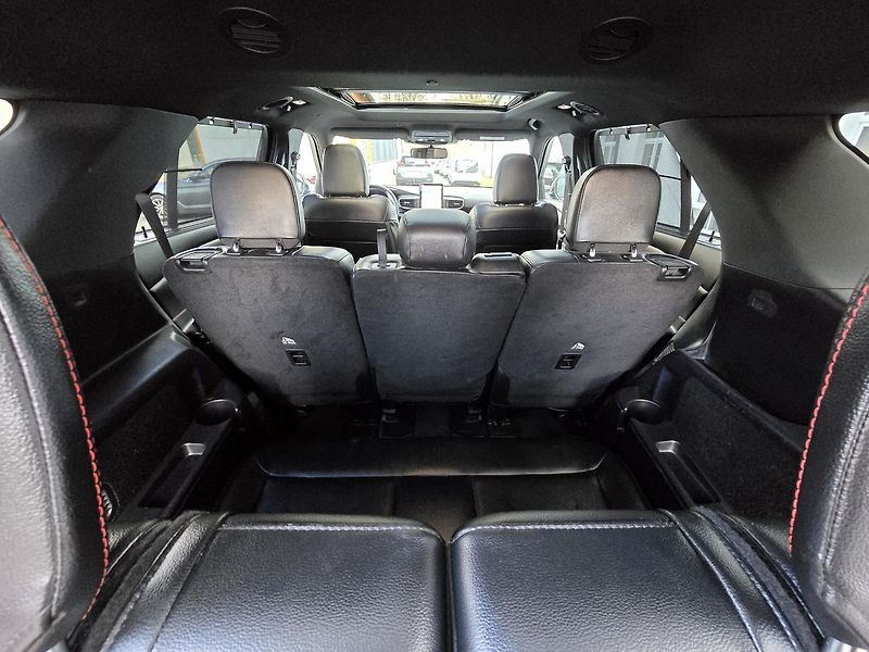 Ford Explorer V6 336kW PHEV AWD ST-Line - fotka 37 z 45