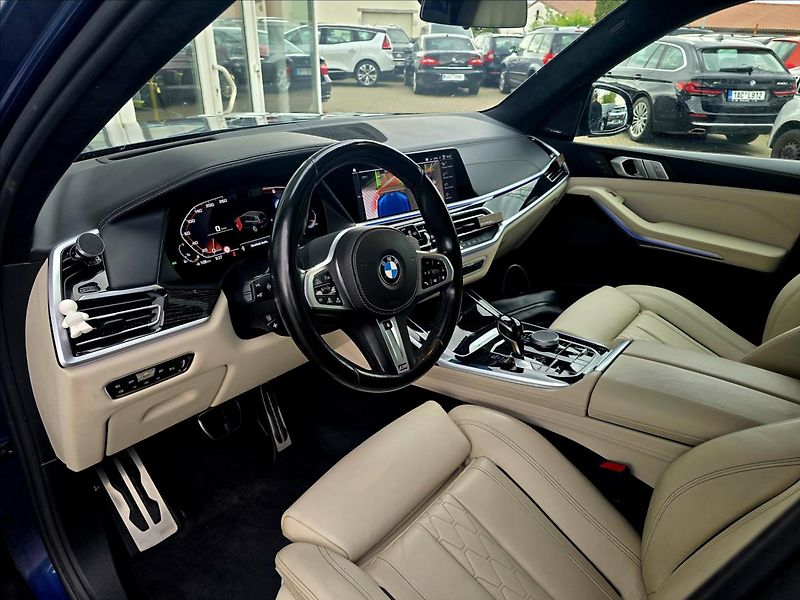 BMW X7 4,4 i 7MÍST TOP KOMPLET VÝBAVA - fotka 18 z 37