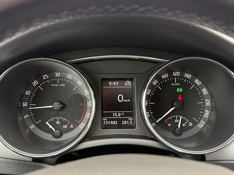Škoda Superb 2.0 TDI DSG / 125 kW Elegance - fotka 15 z 25