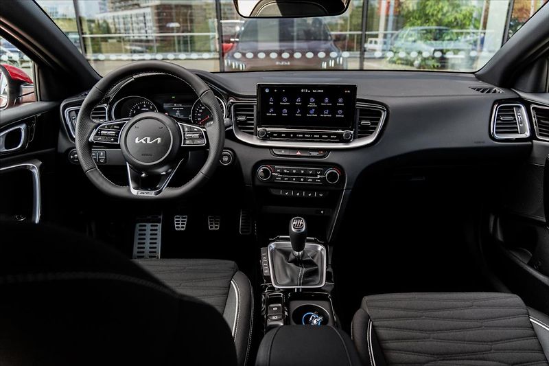 Kia ProCeed 1,5 T-GDi GPF  GT LINE PLUS - fotka 12 z 23