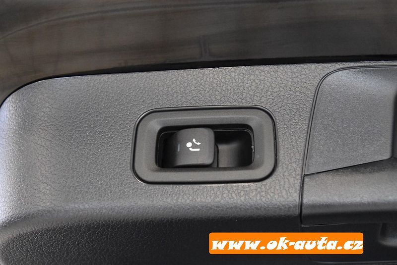 Mercedes-Benz GLB 200 D PRAVIDELNÝ SER. MER. TZ. - fotka 21 z 78