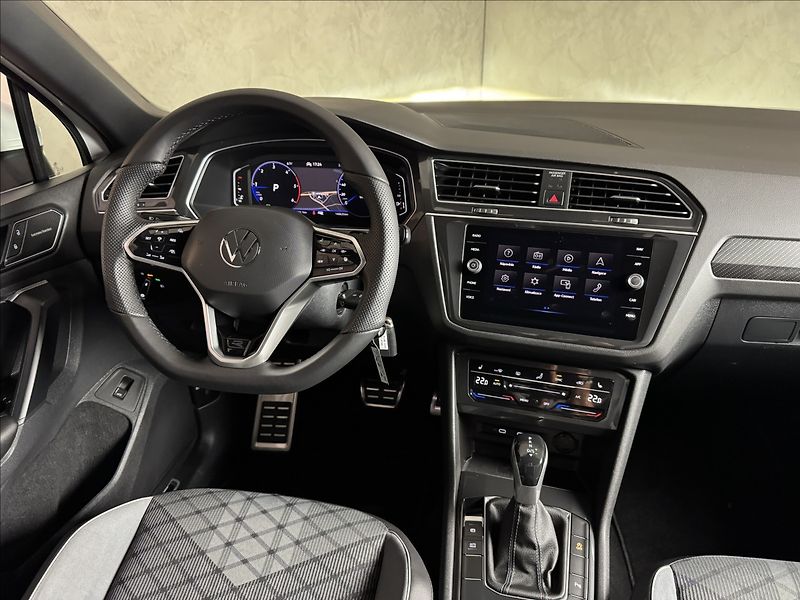 Volkswagen Tiguan 2,0 TDi  DSG R-Line IQ Light K - fotka 43 z 46