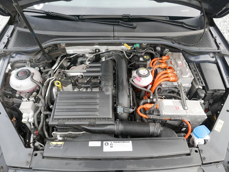 Volkswagen Passat 1,4 TSI GTE REZERVACE - fotka 7 z 44