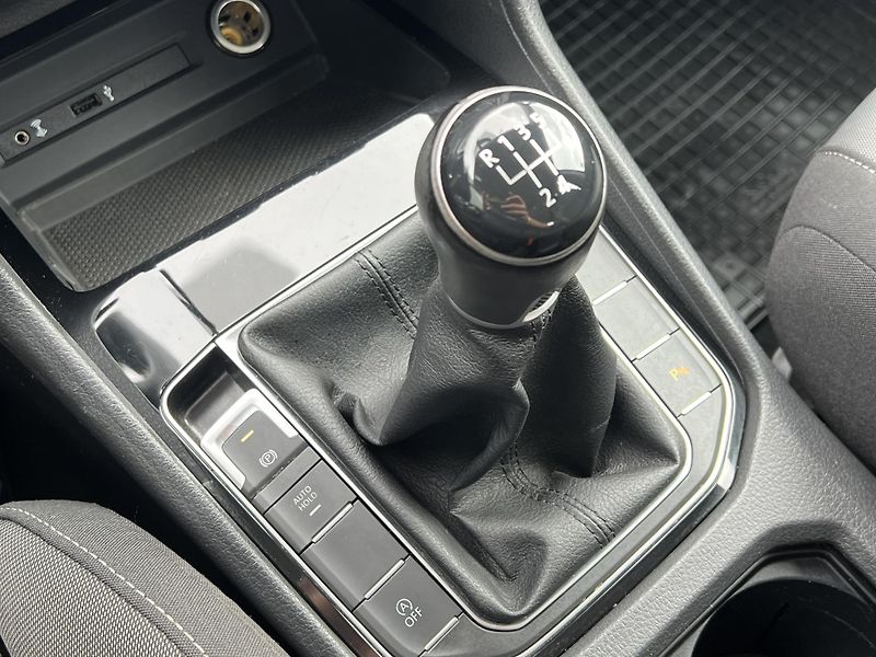 Volkswagen Golf Sportsvan (2018) 1,6TDi 85kW HIGHLINE - tažné - fotka 22 z 39
