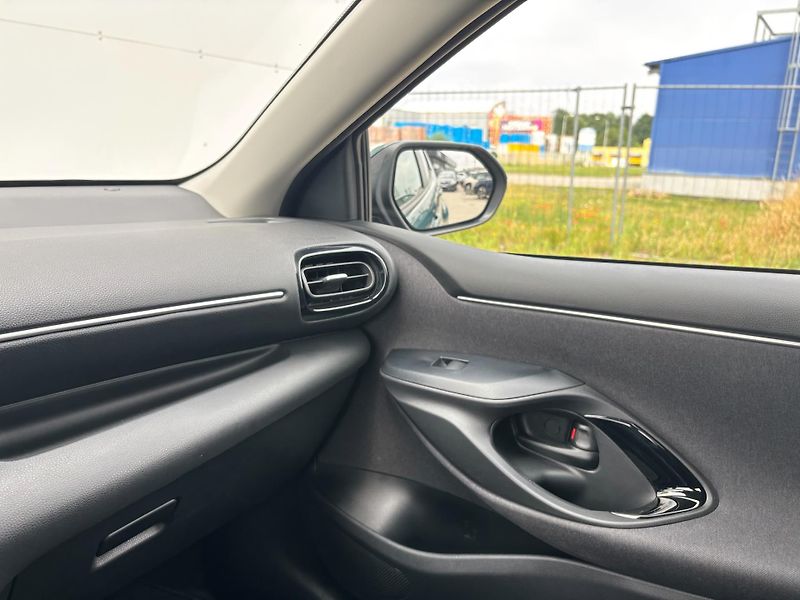 Toyota Yaris 1.5 HSD e-CVT Style - fotka 22 z 27