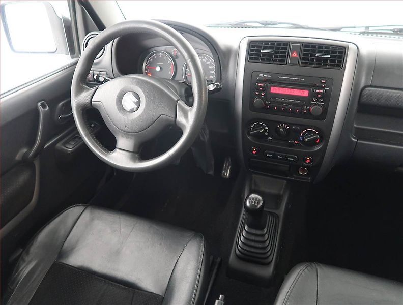 Suzuki Jimny (2006) 1.3 16V, 4X4, Vyhř. sedaček - fotka 7 z 16