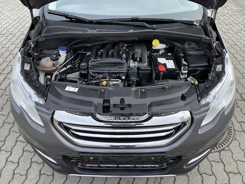 Peugeot 2008 Style 1.2 PureTech serviska - fotka 12 z 16