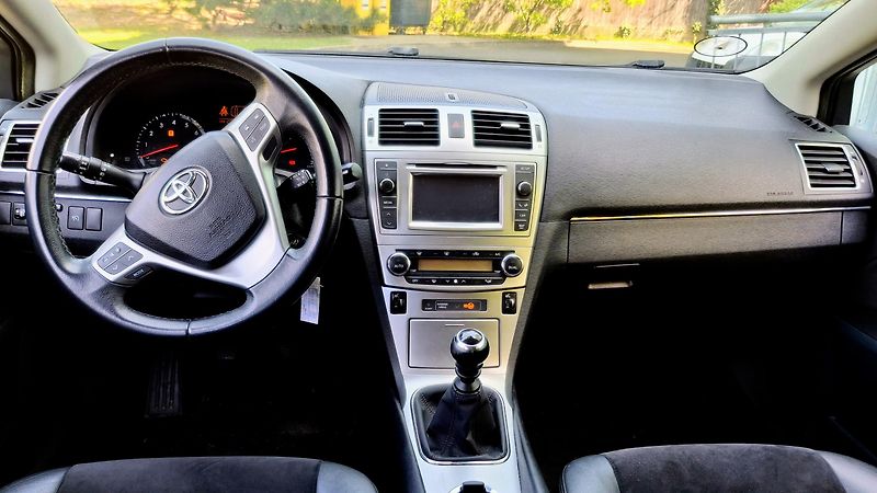 Toyota Avensis 1.8 VVT-I Rezervace - fotka 21 z 30