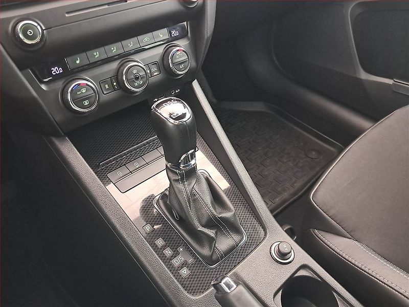 Škoda Octavia (2015) RS 2.0 TDI, Automat, Kůže - fotka 16 z 18