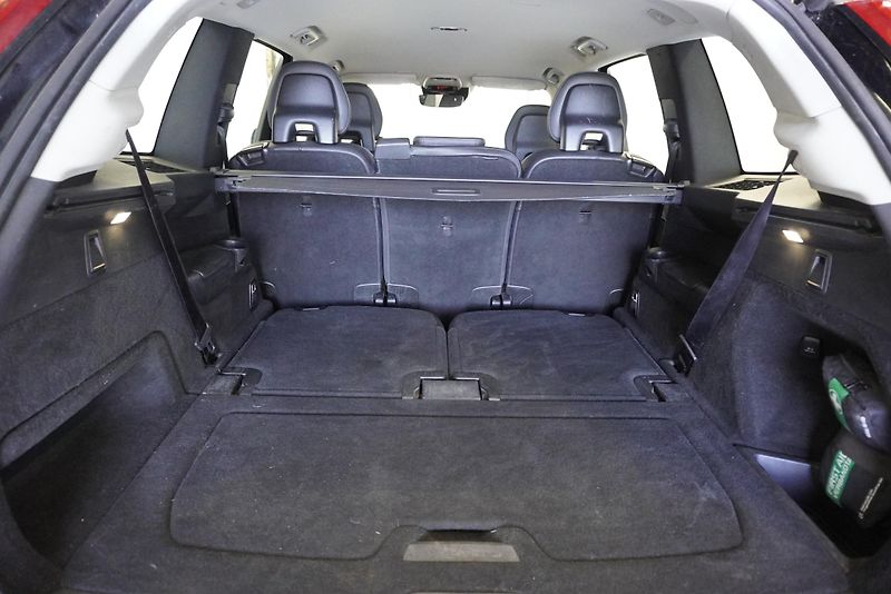 Volvo XC90 D5 MOMENTUM 4WD - fotka 26 z 33