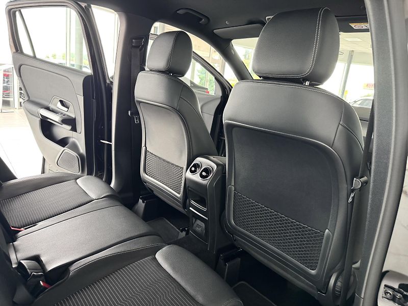 Mercedes-Benz GLA 200d AUT*Distronic*Tažné*DPH - fotka 18 z 37