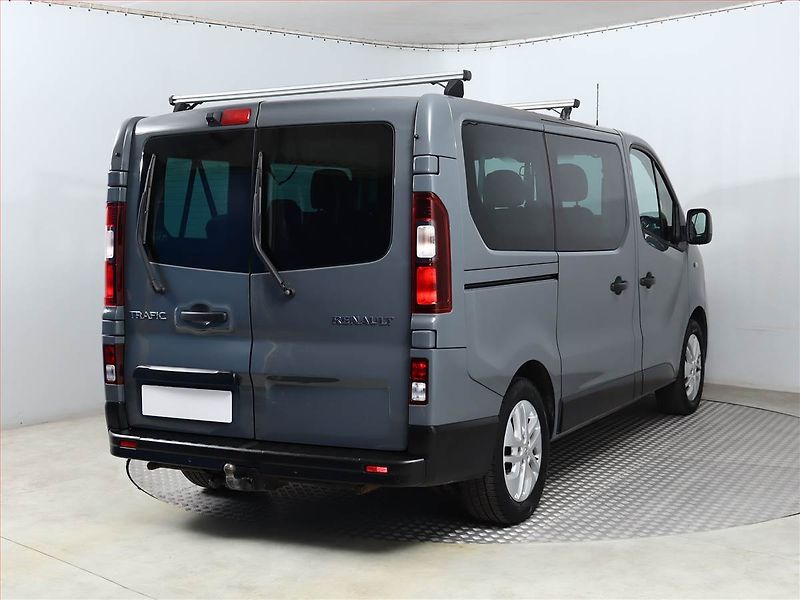 Renault Trafic (2020) 2.0 dCi, Bus, 9Míst, ČR, 1Maj - fotka 5 z 16