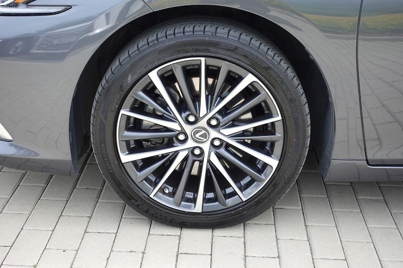 Lexus ES 300h ES300h LIMITED EDITION - fotka 9 z 41