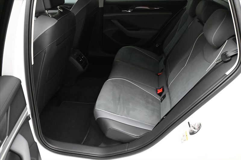 Volkswagen Passat 2,0 TDI 110 kW DSG Business Zá - fotka 14 z 33