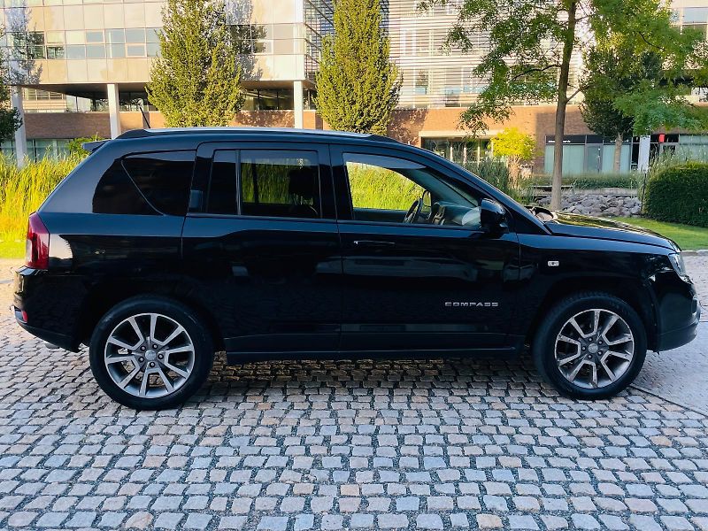 Jeep Compass 2.4i 4x4 AUT KAMERA TAŽNÉ - fotka 10 z 47