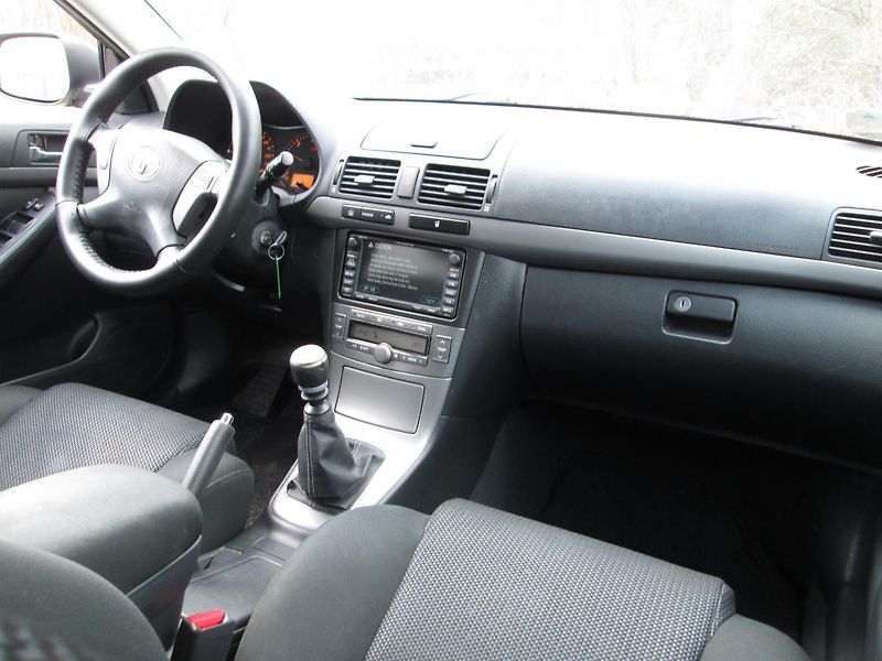Toyota Avensis (2008) 2,2  130 KW - fotka 16 z 24