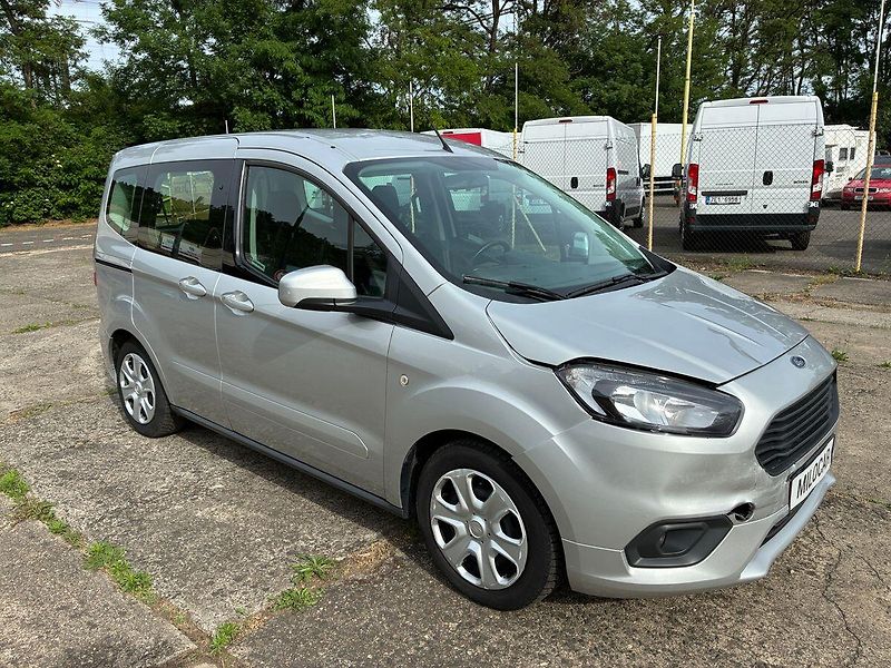 Ford Tourneo Courier 1.5 TDCi ČR 1.Maj 72 tkm DPH - fotka 2 z 24
