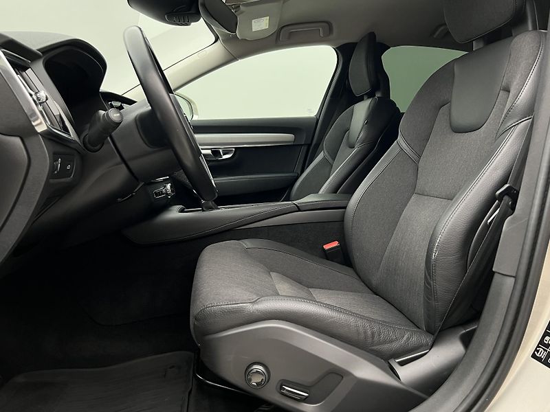 Volvo S90 D4 AWD MOMENTUM AUT - fotka 3 z 44