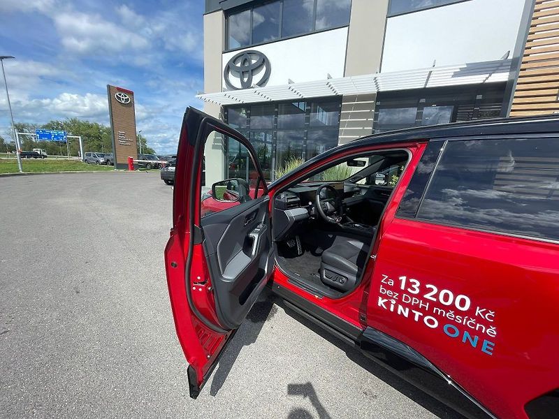 Toyota RAV4 2.5L PHEV CVT 4X4 GR SPORT - fotka 15 z 31