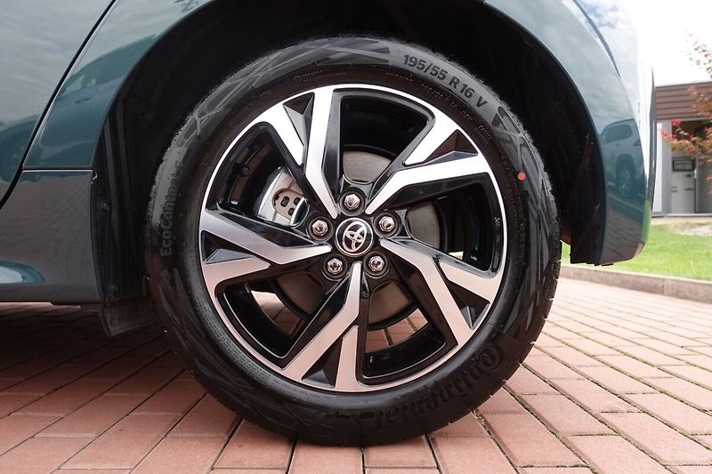 Toyota Yaris 1,5 HEV Style - fotka 8 z 32