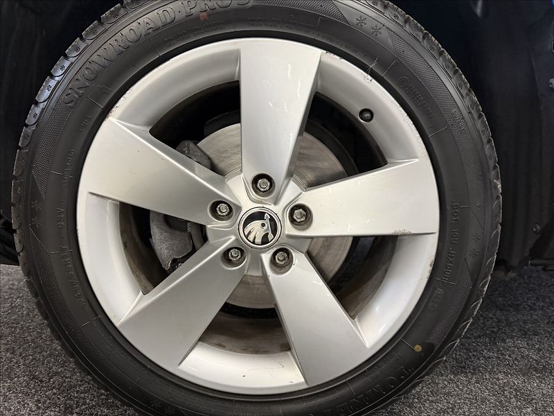 Škoda Karoq 1,6 TDI Ambition+ po servisu! - fotka 28 z 34
