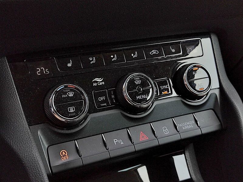 Škoda Karoq (2020) Style 1,5 Tsi 110 Kw DSG - fotka 25 z 43