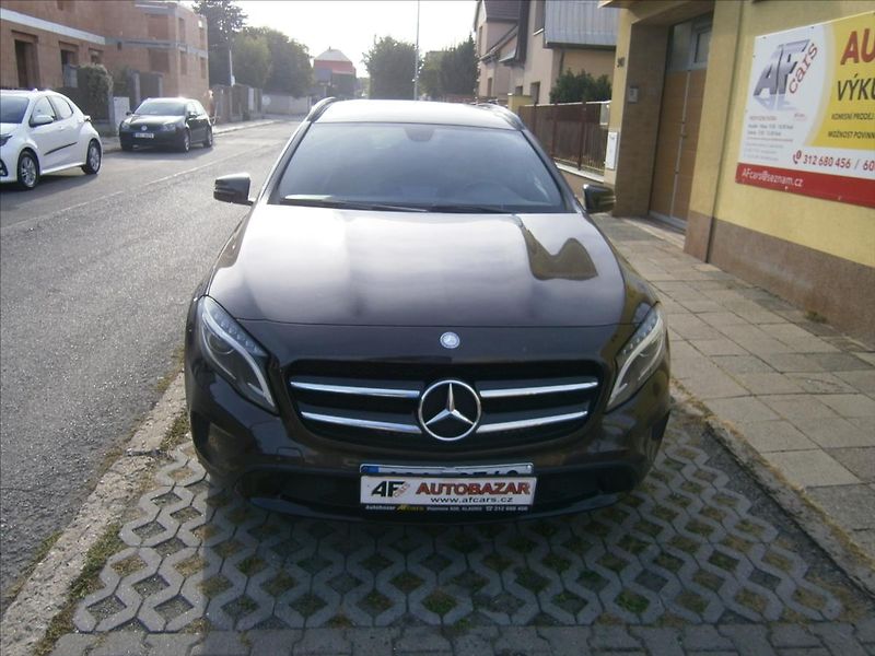 Mercedes-Benz GLA 2,2 CDI 4 MATIC - fotka 2 z 15