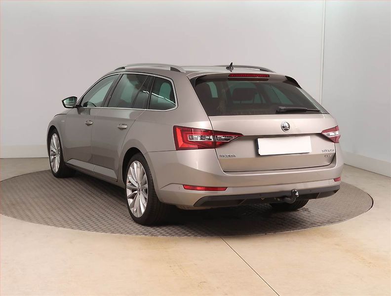 Škoda Superb (2017) Laurin&Klement 2.0 TDI, 4X4 - fotka 4 z 18