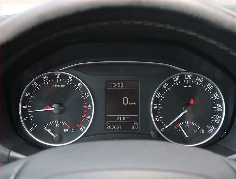 Škoda Octavia (2013) Scout 2.0 TDI, 4X4, Xenony - fotka 11 z 22