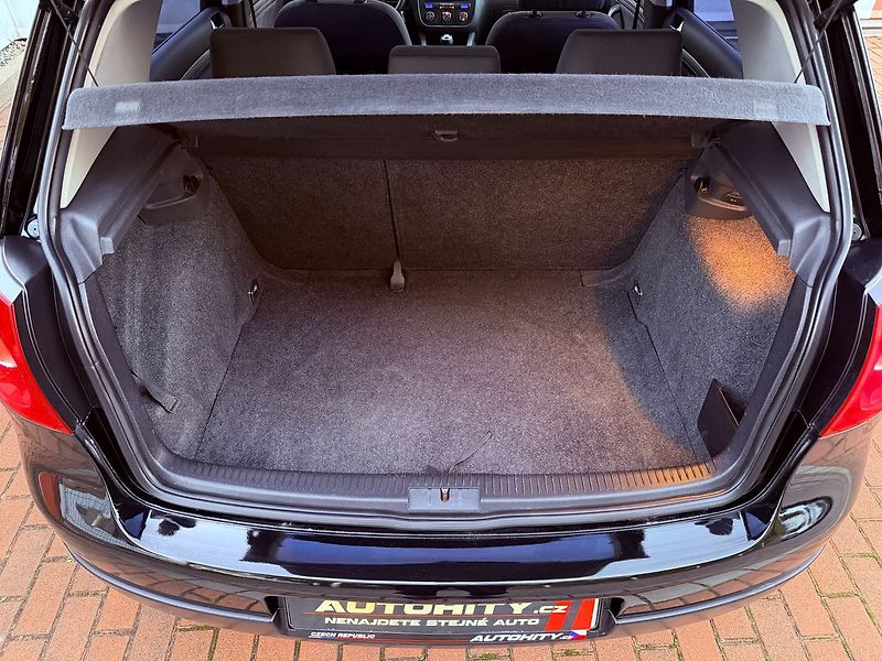 Volkswagen Golf 2.0 TDi, ČR - fotka 9 z 20