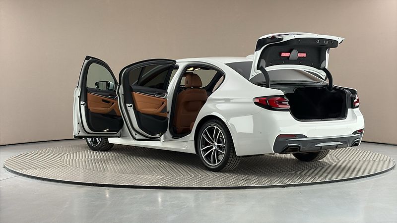 BMW Řada 5 540i AUT M-paket - fotka 7 z 32